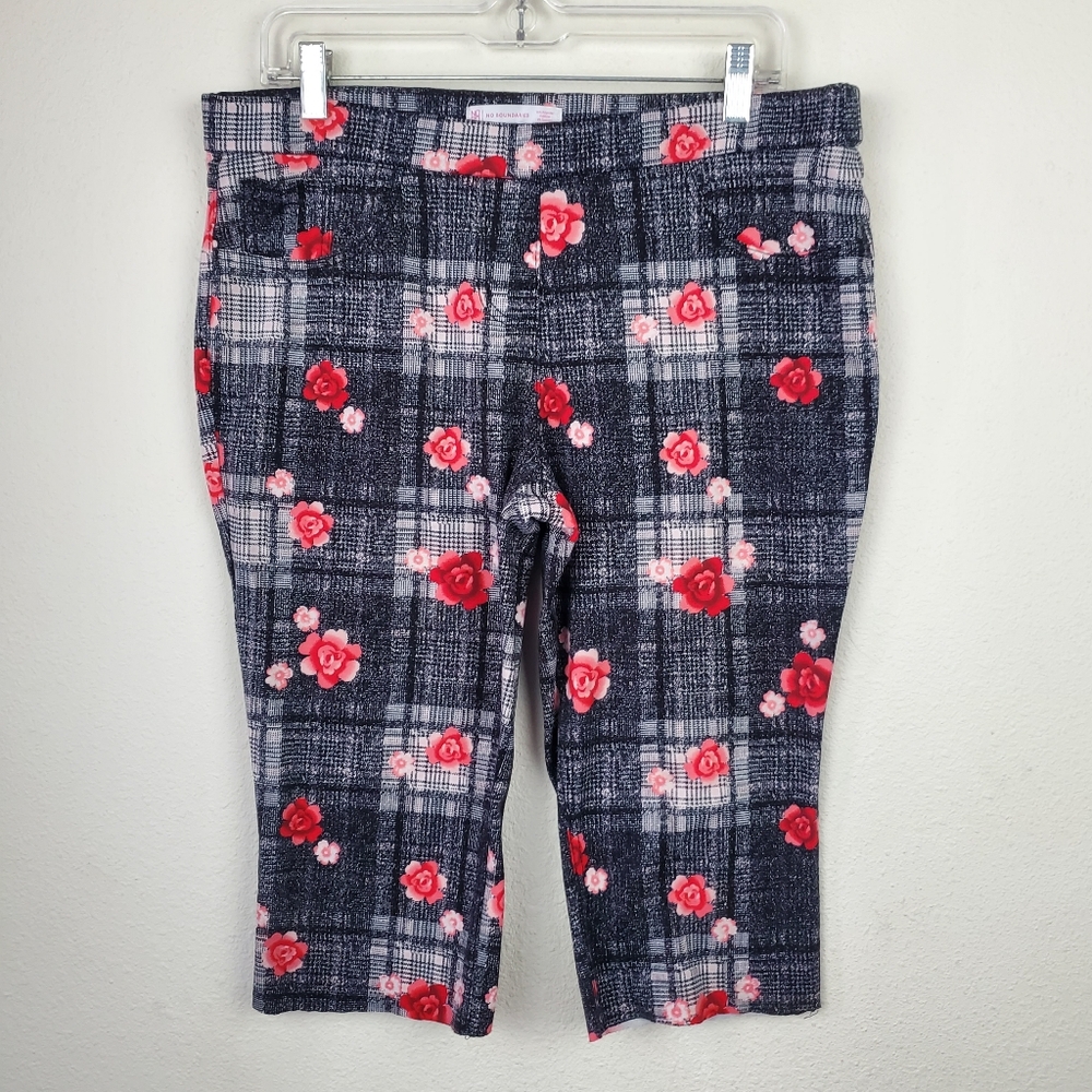 No Boundaries Floral Plaid Capri Pants